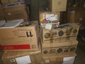 صورة توضح مجموعة متنوعة من قطع غيار السيارات الأصلية لموديلات أوروبية مختلفة